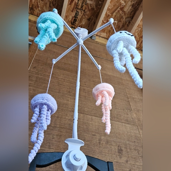 Crochet Jellyfish Baby Mobile - Picture 3 of 7